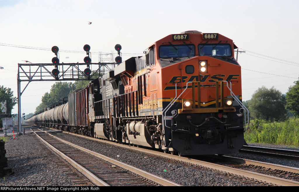 BNSF 6887 & NS 9697